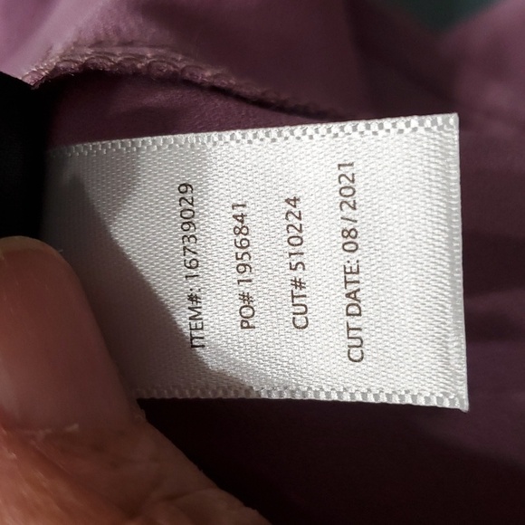 Women's 5X NWT lavender blouse, enbroidery around neck. Layed sleeves. - Picture 10 of 10